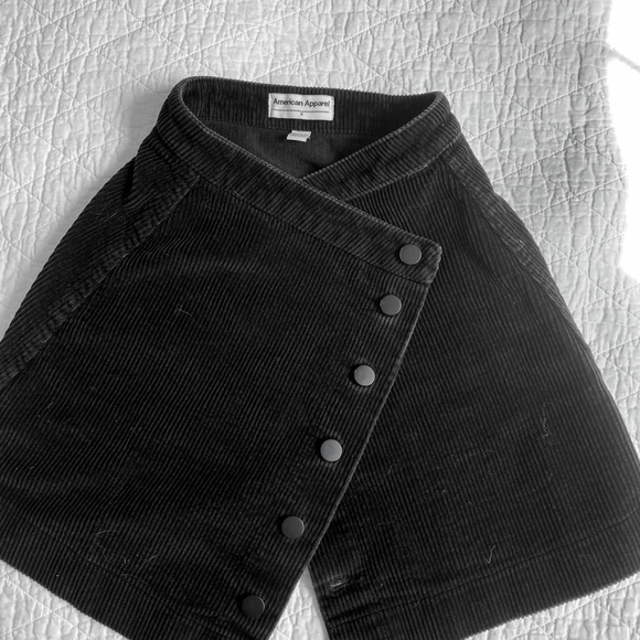 AMERICAN APPAREL BLACK CORDUROY MINI SKIRT - Picture 2 of 2